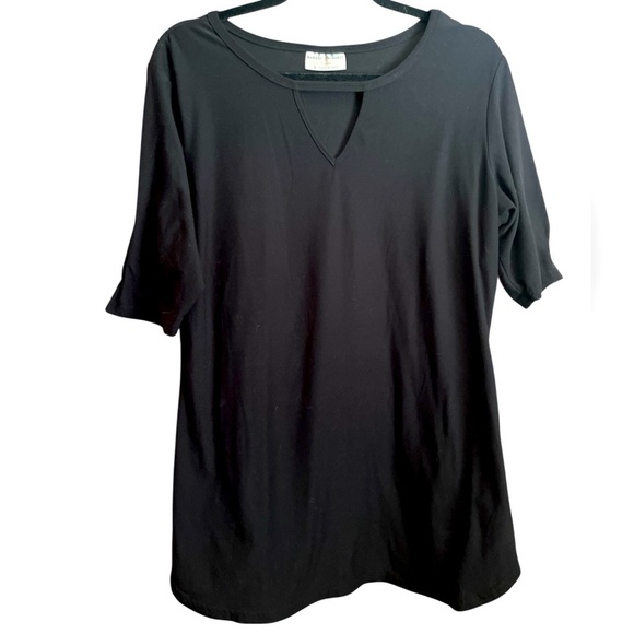 ⭐️3 FOR $12- Bobbie Brooks Black Tee - Picture 1 of 1